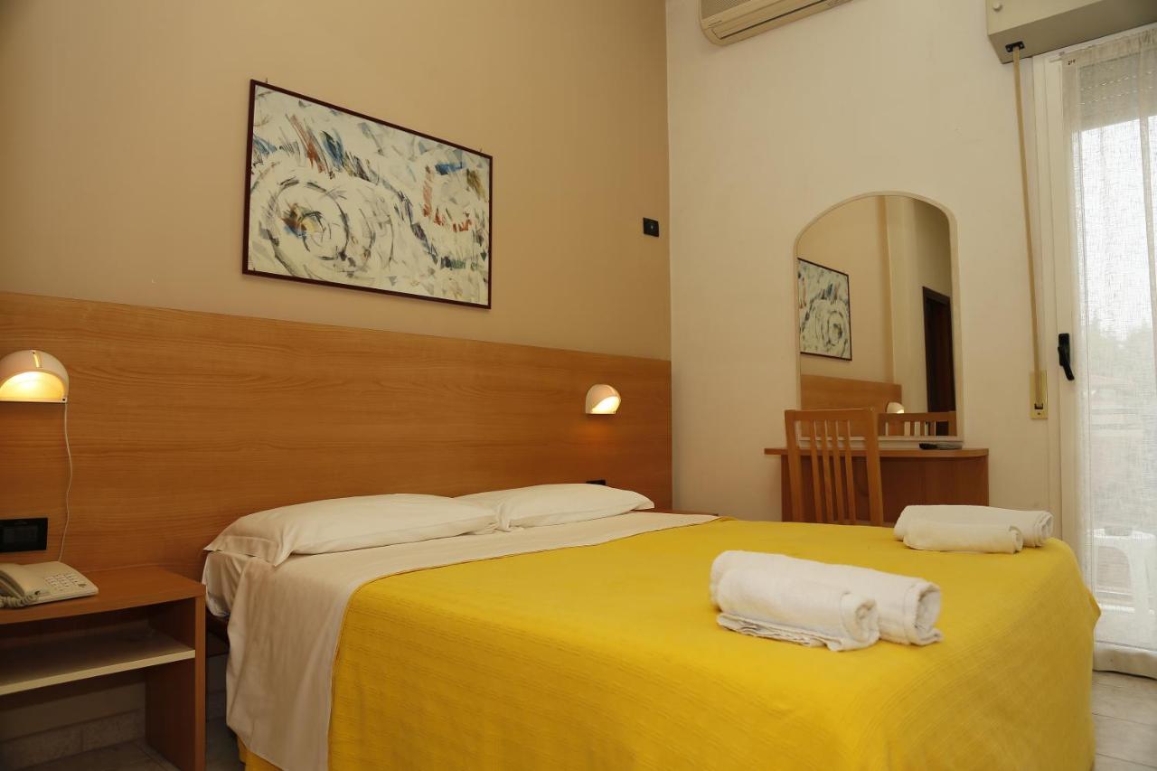 Hotel Villa Dina Rimini Exterior foto