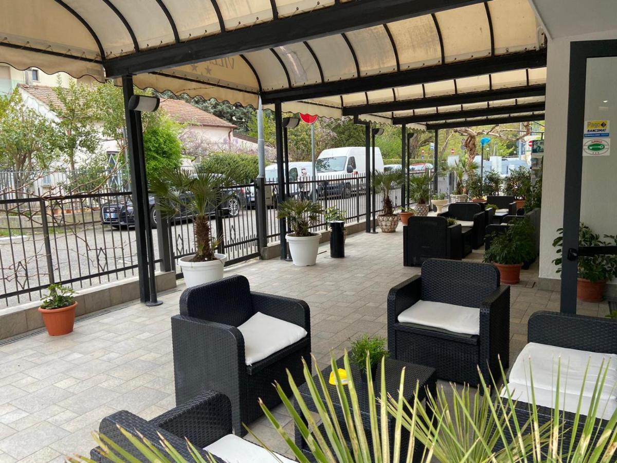 Hotel Villa Dina Rimini Exterior foto