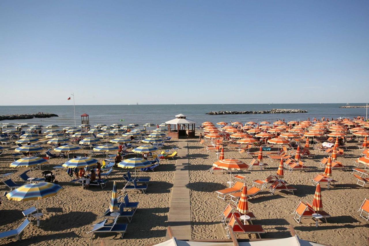 Hotel Villa Dina Rimini Exterior foto