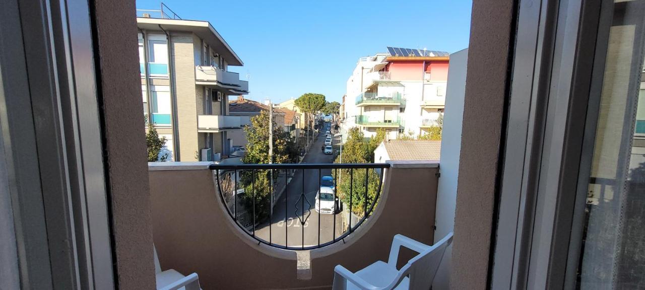 Hotel Villa Dina Rimini Exterior foto