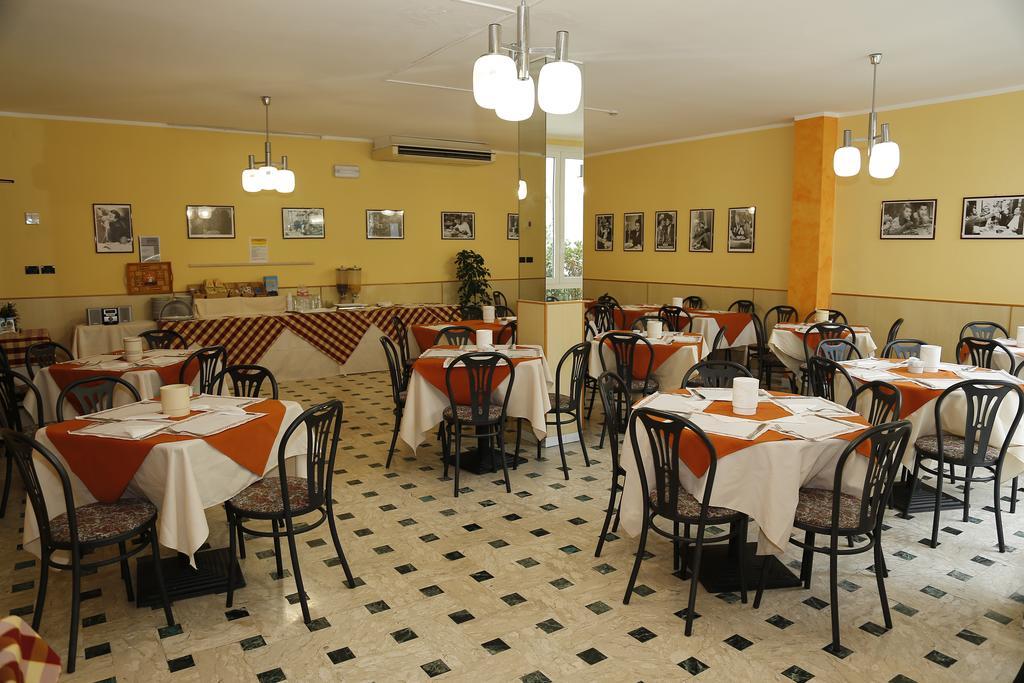 Hotel Villa Dina Rimini Exterior foto
