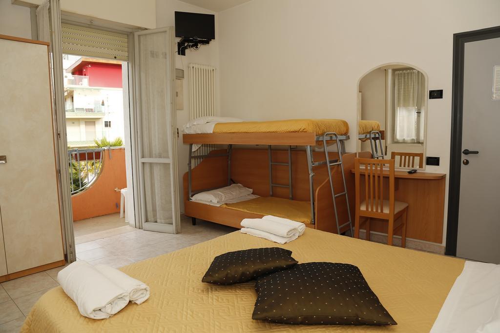 Hotel Villa Dina Rimini Exterior foto