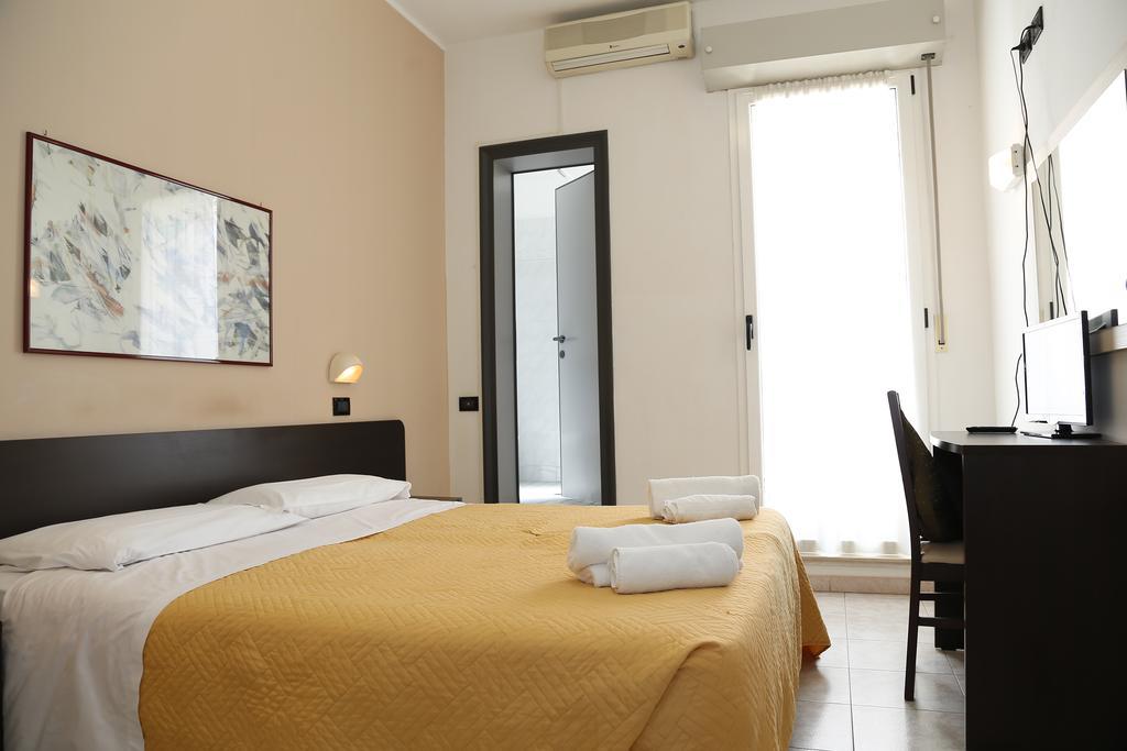 Hotel Villa Dina Rimini Exterior foto