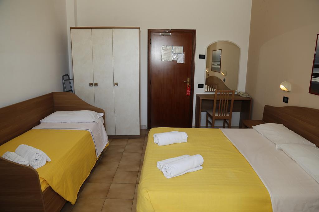 Hotel Villa Dina Rimini Exterior foto